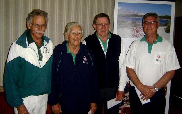  Vlnr: Philip Malherbe (President), Jan Stubbe (Skip), Roy Galloway en Johan Carstens. Borg: Pam Golding & Romansbaai Ontwikkelaars